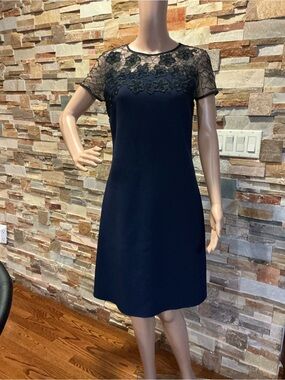 Oscar de la Renta Navy Blue Shift Dress with Cuipure Lace Yoke